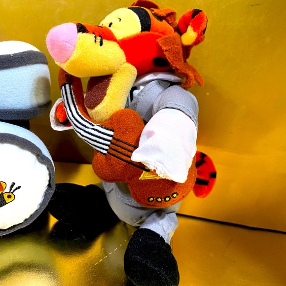 DISNEY STORE EXCLUSIVE NWT VTG WINNIE THE POOH 1984 ROCK BAND BEAN BAG PLUSH (4) - Picture 7 of 13